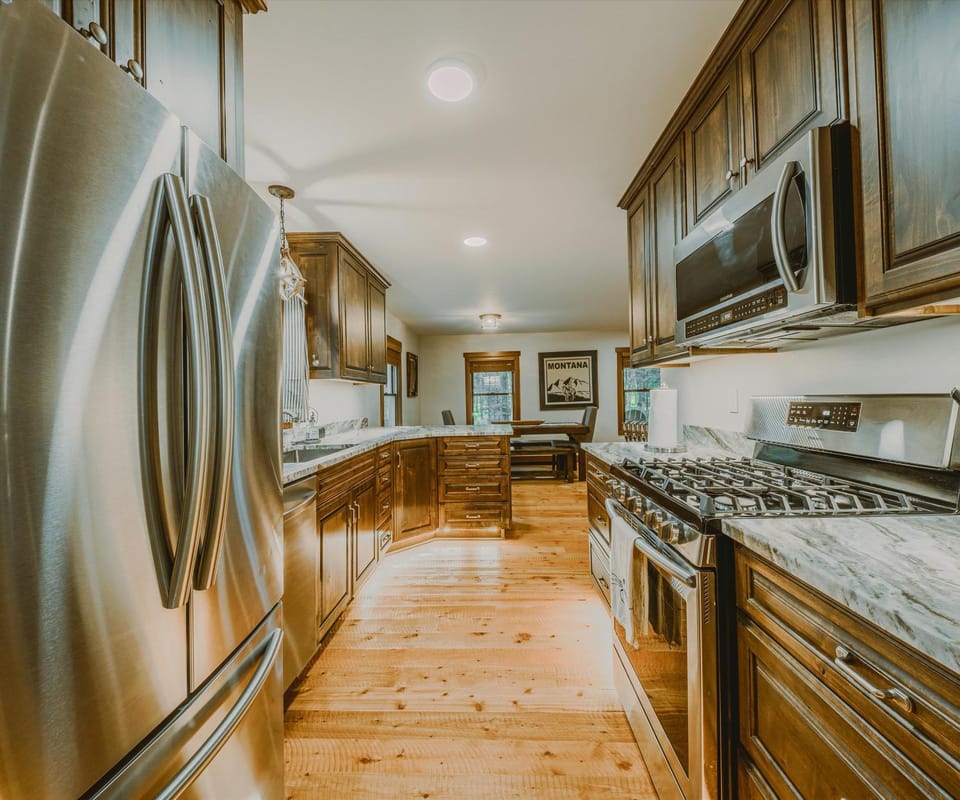Spotted Bear Cabin - For 6 Cabin in Idaho
