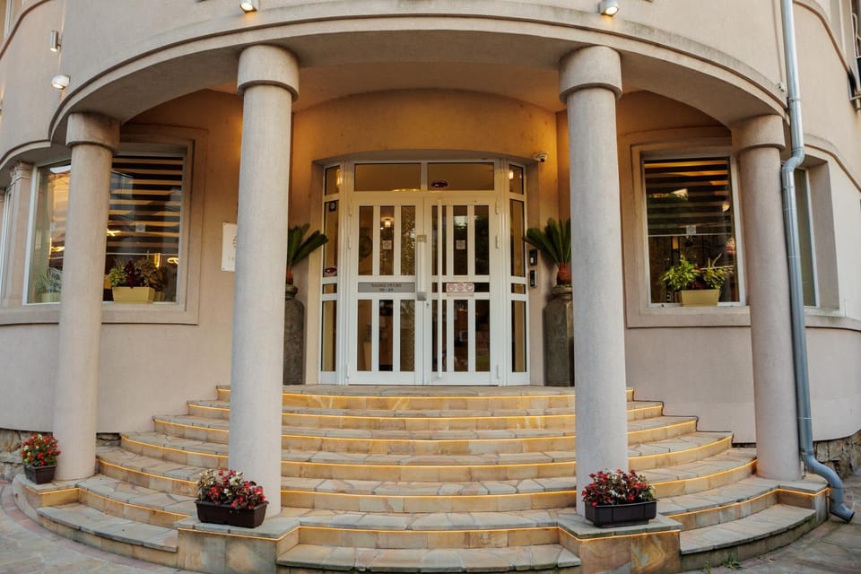 Property building, Facade/entrance