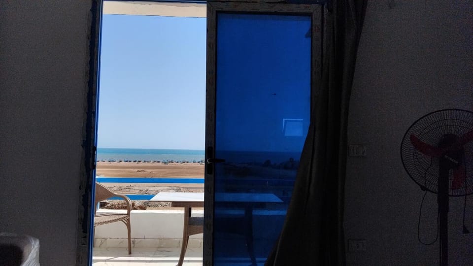 Day, Natural landscape, View (from property/room), Balcony/Terrace, Dining area, Beach, Sea view