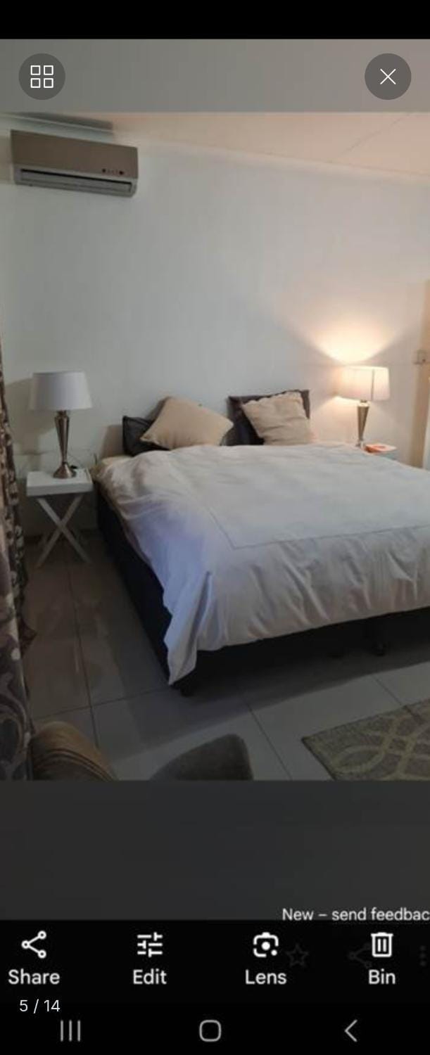 Erasmia villa on main no Loadshedding Villa in Pretoria