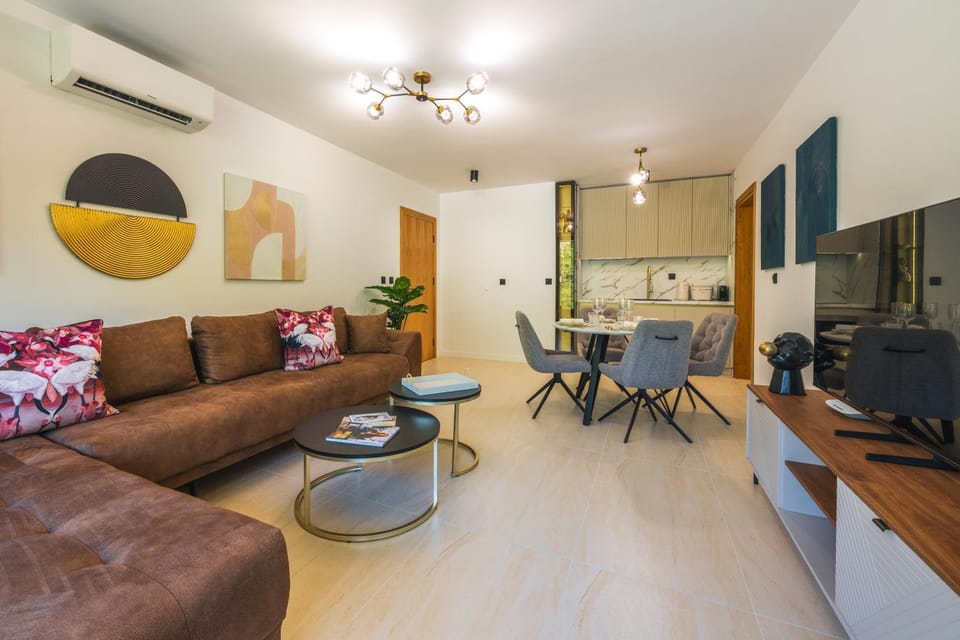 TV and multimedia, Kitchen or kitchenette, Living room, Dining area, air conditioner