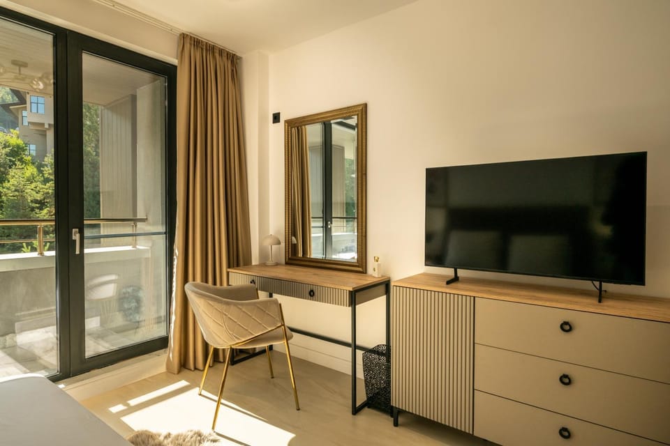 TV and multimedia, hair dresser