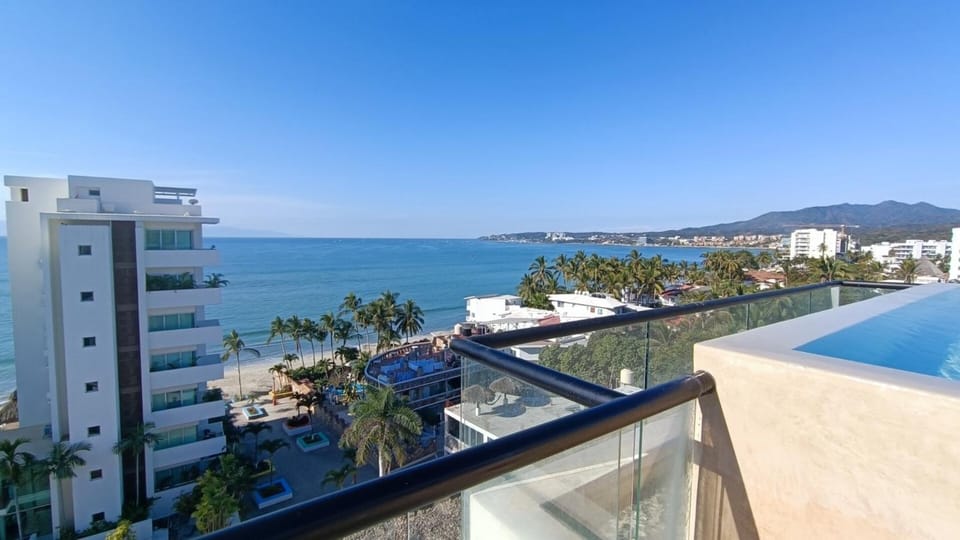 Property building, Natural landscape, Balcony/Terrace, City view, Mountain view, Sea view, Swimming pool