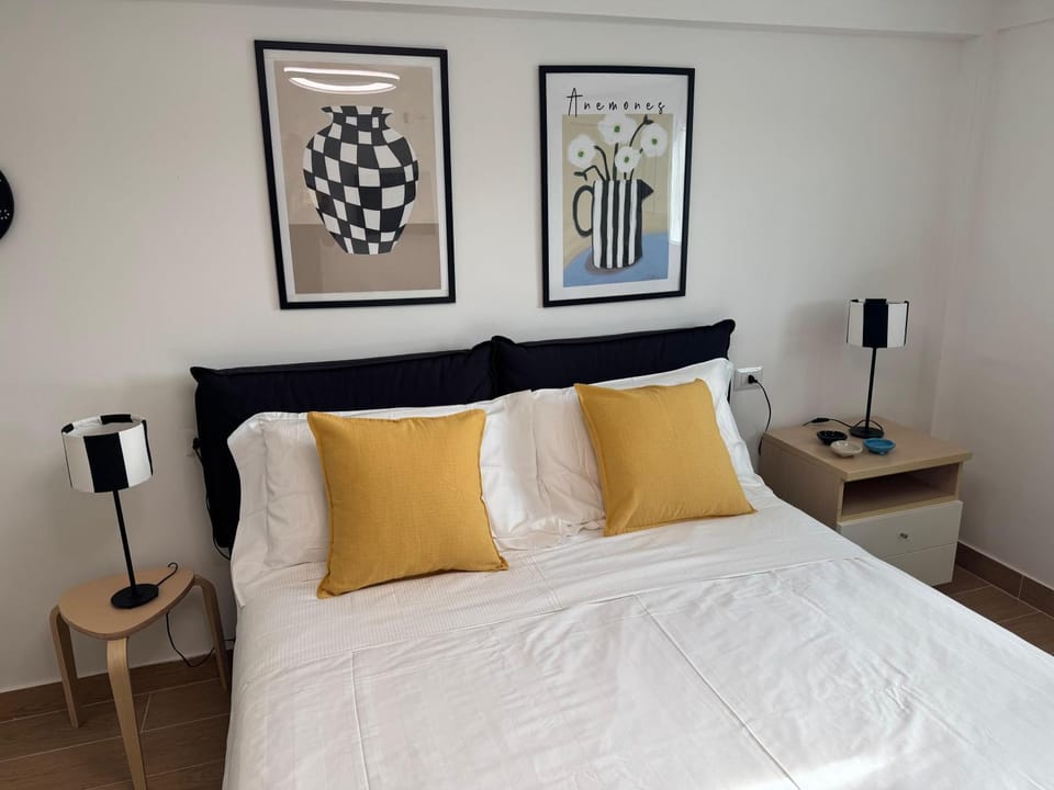 Bed, Photo of the whole room, Decorative detail, Bedroom