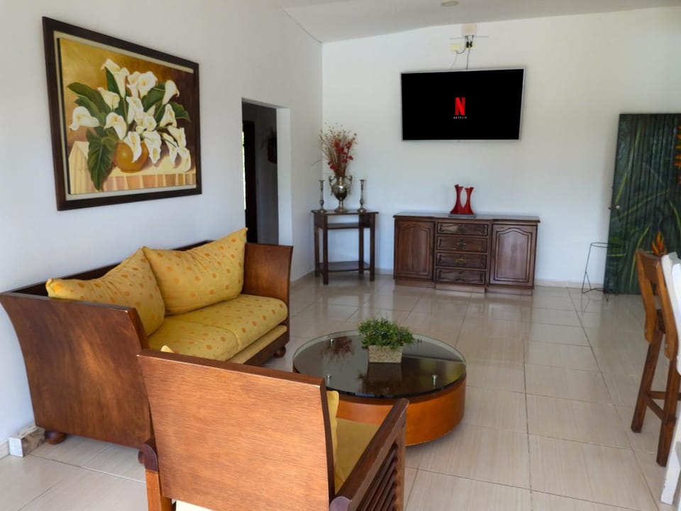 Communal lounge/ TV room, TV and multimedia, Living room