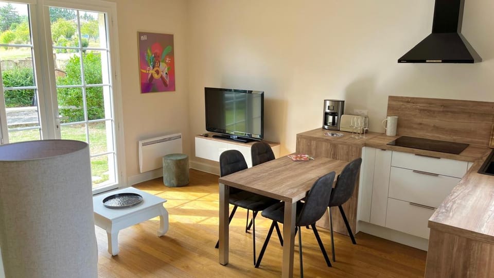 TV and multimedia, Kitchen or kitchenette, Dining area
