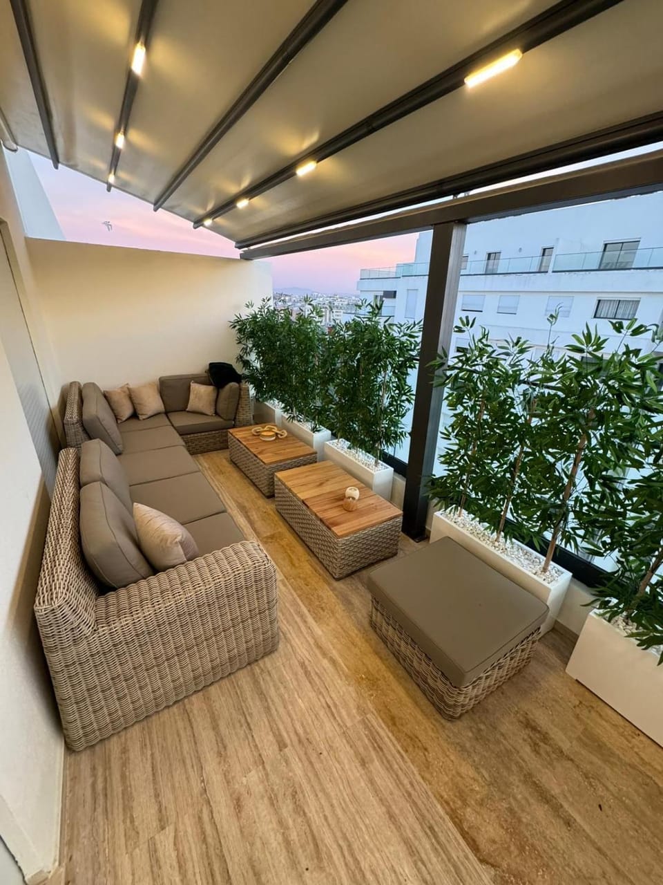 Natural landscape, Balcony/Terrace, Seating area