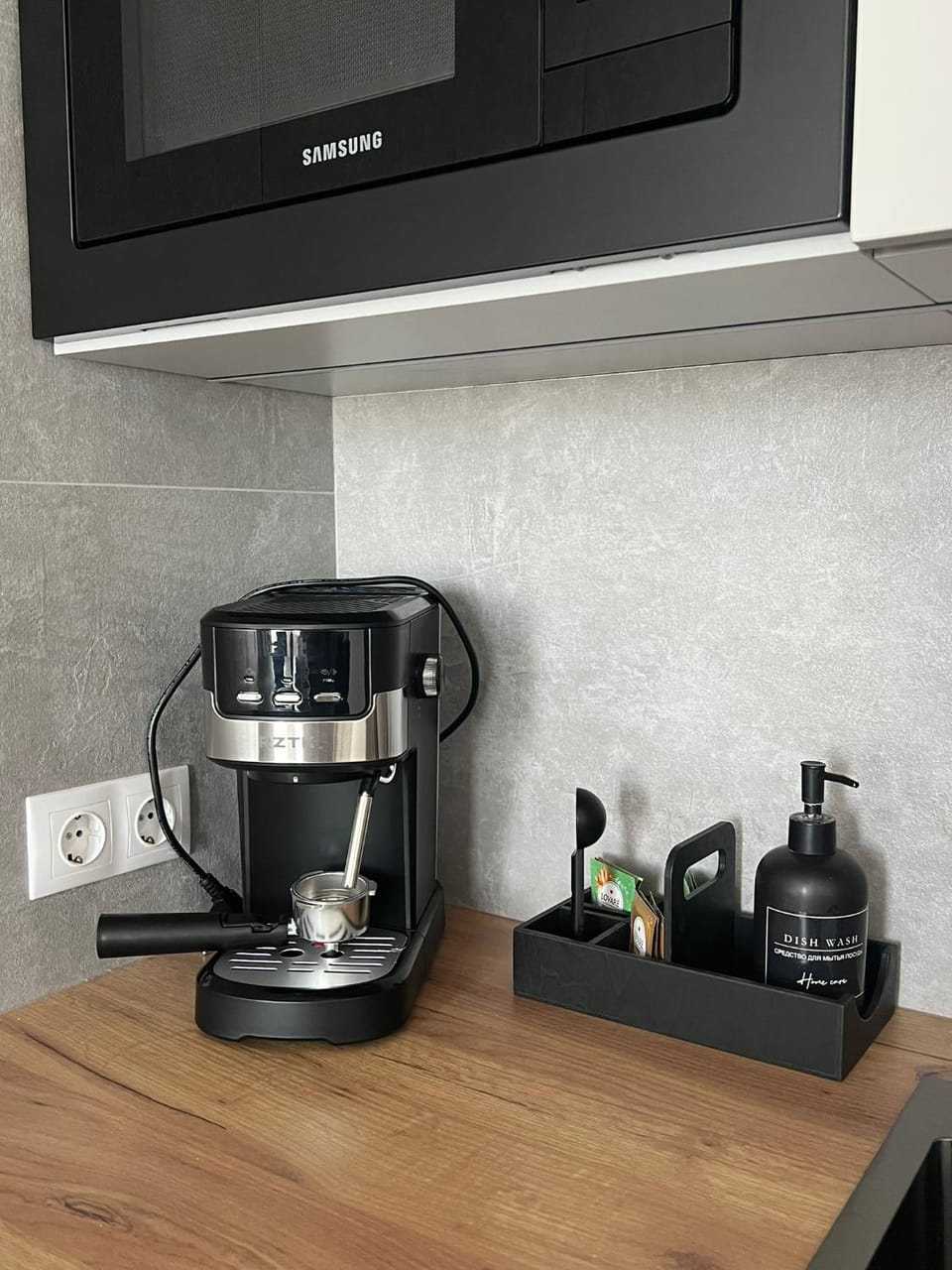 Kitchen or kitchenette, kitchen