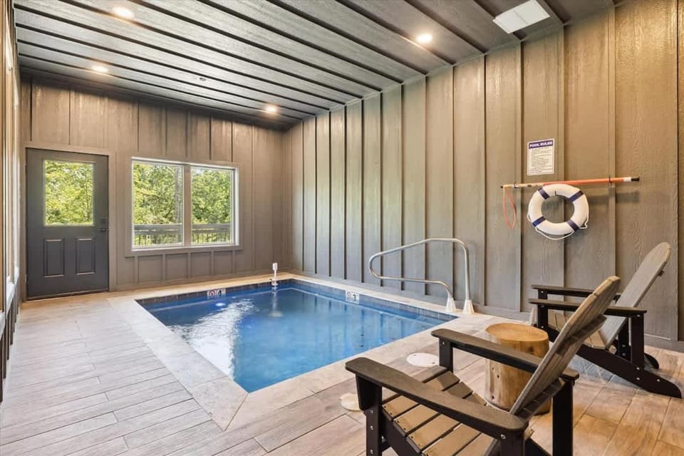 Peak Overlook by Beyond Expectations w Hot Tub House in Pigeon Forge