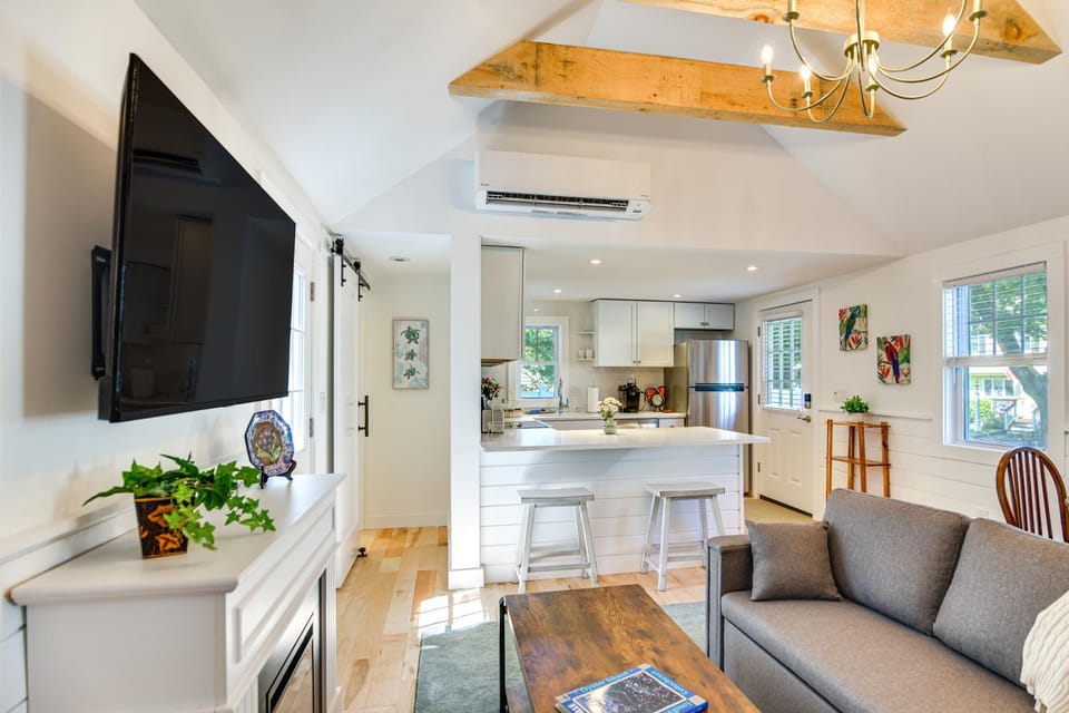 Osterville Gem Steps to Main St! Relax fireside House in Osterville