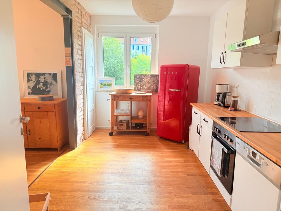 Coffee/tea facilities, Kitchen or kitchenette, Dining area, dishwasher, minibar, oven, pet friendly, stove, toaster