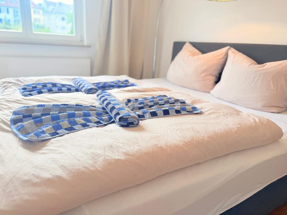 Bed, Photo of the whole room, Bedroom, towels