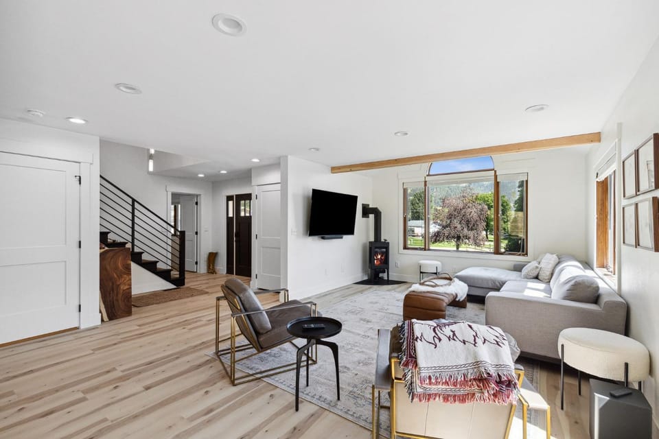 Beautifully updated home in East Missoula House in Missoula