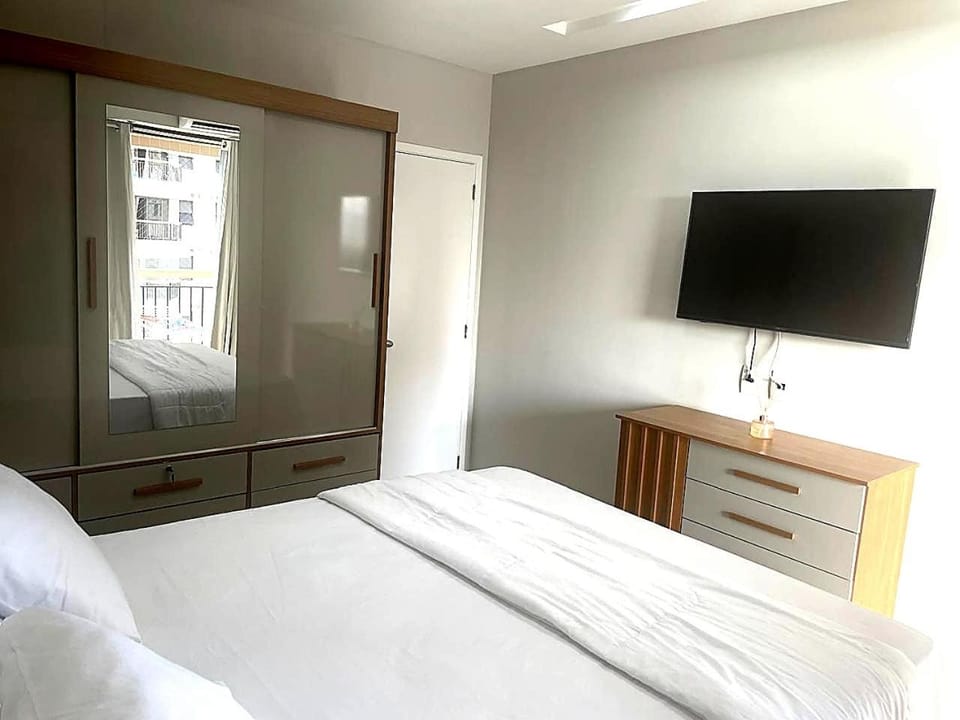 Bed, TV and multimedia, Photo of the whole room, Bedroom, wardrobe