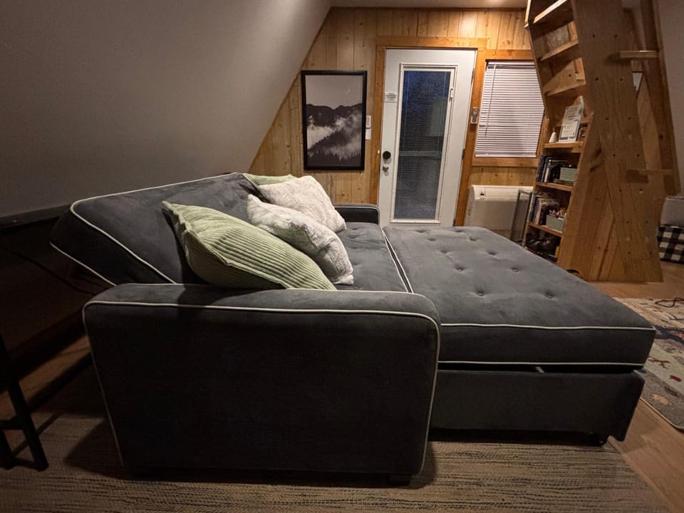 Bluebird Cabin - Cozy A-Frame Retreat Cabin in Basye