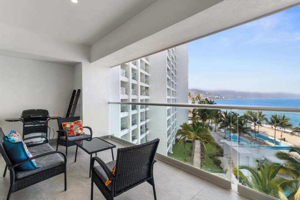 Dream Terrace: Frontal Ocean View and Sunsets House in Puerto Vallarta