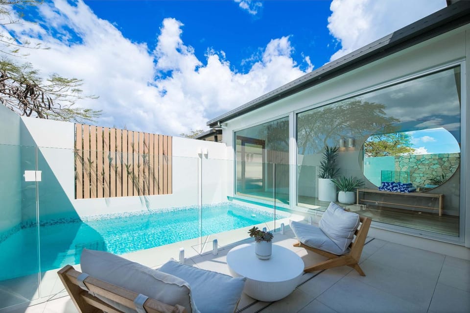 Coastal Haven Retreat - Luxe Airlie Beach Holiday Home House in Airlie Beach