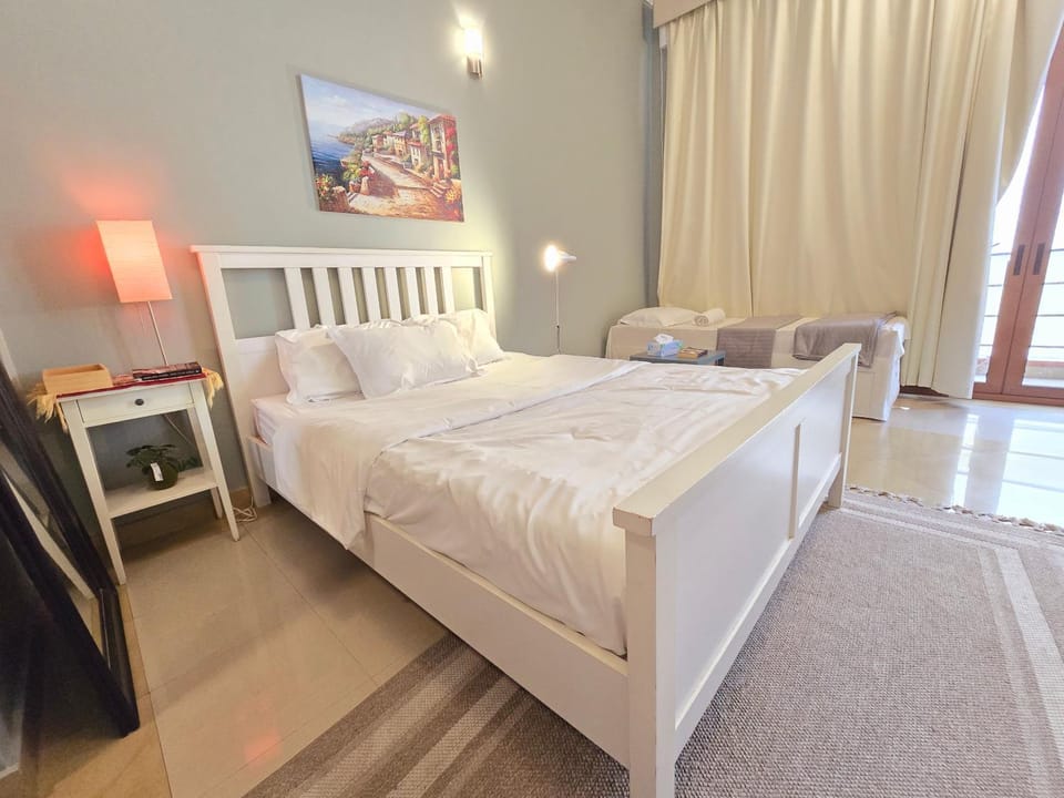 Airy and Bright Near DIFC and the Subway Apartment in Dubai