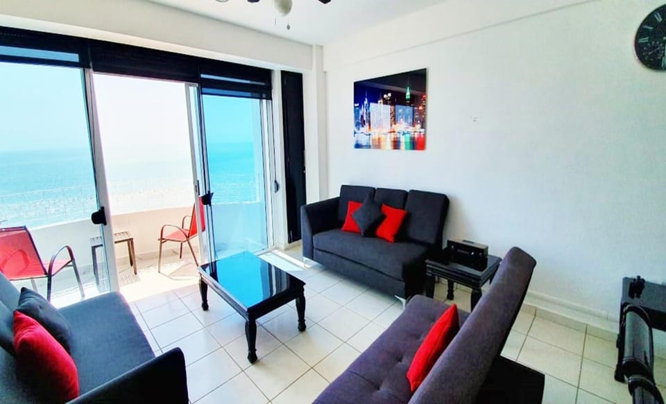 Communal lounge/ TV room, Natural landscape, TV and multimedia, Living room, Sea view