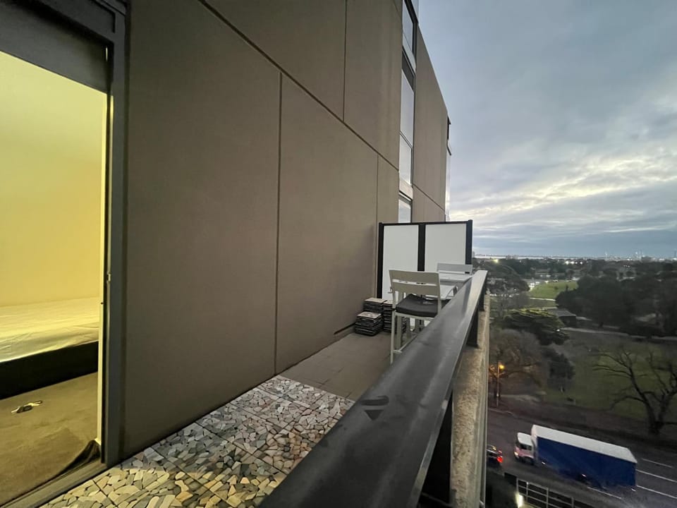 Albert park across the road Melbourne city a stone away Apartment in Melbourne
