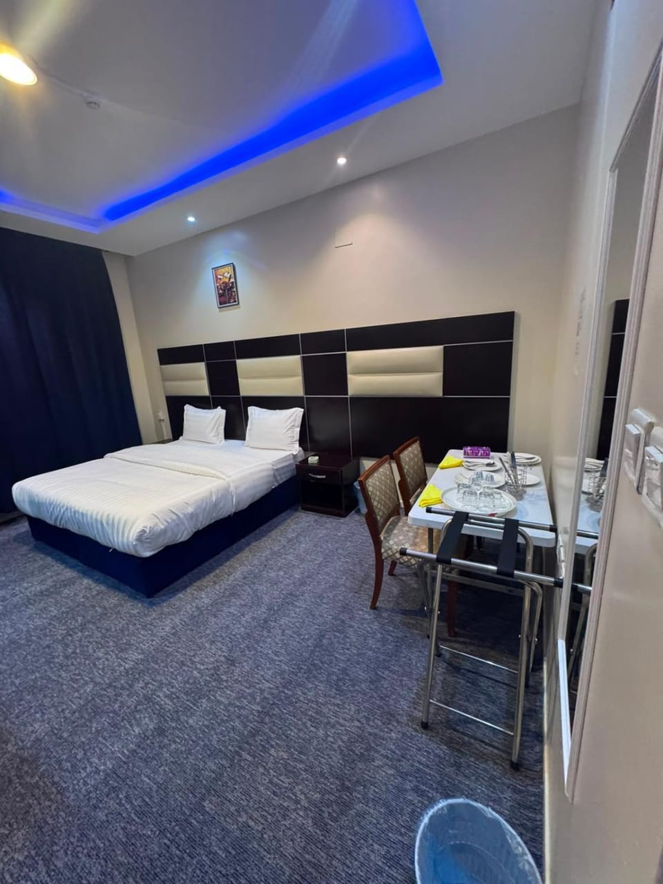 Photo of the whole room, Dining area, Bedroom