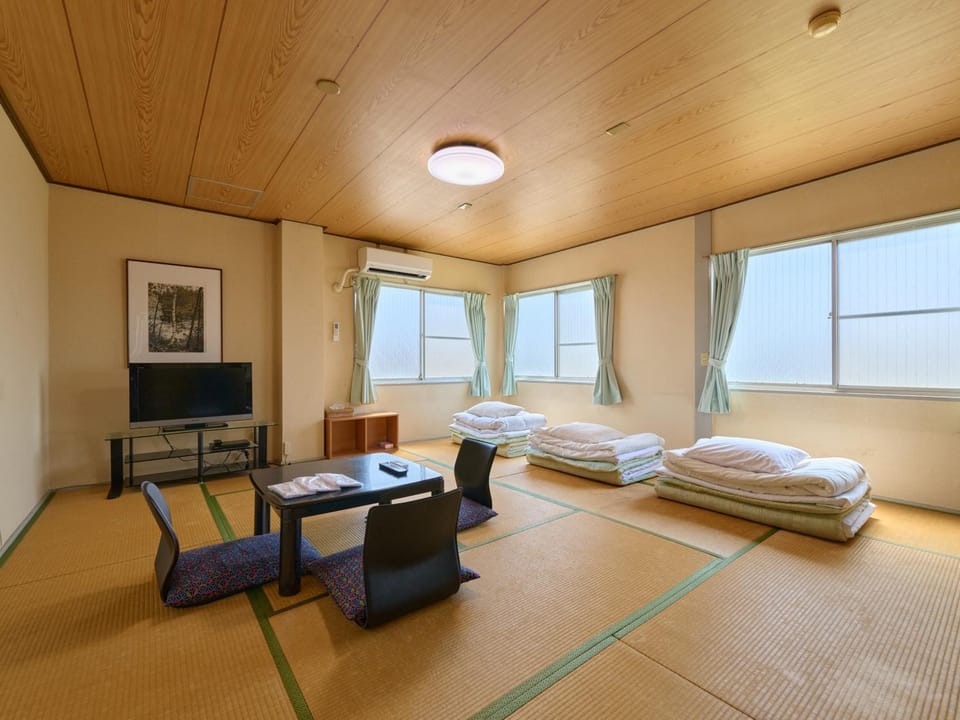 Bed, TV and multimedia, Photo of the whole room