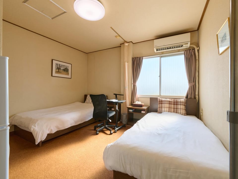 Bed, Photo of the whole room, Bedroom, air conditioner
