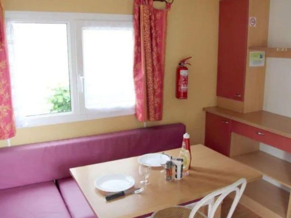 Mobil home avec terrasse pour 4 personnes - API-1-52-656 Campground/ 
RV Resort in Pays de la Loire