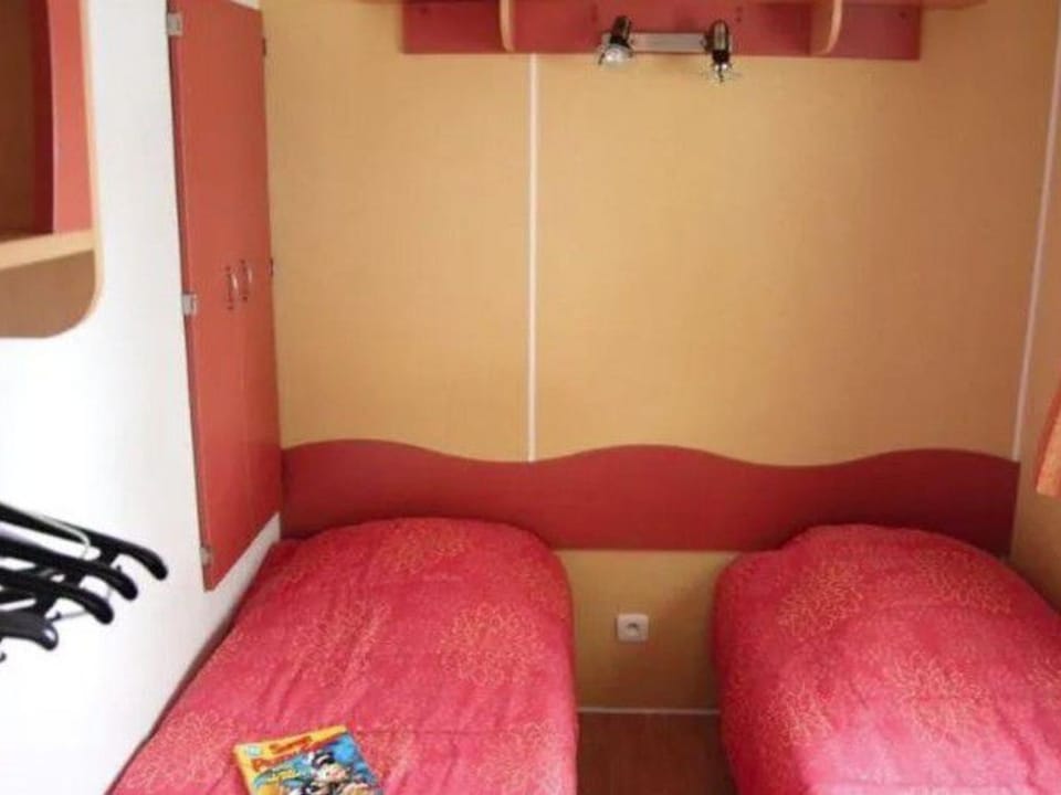 Mobil home avec terrasse pour 4 personnes - API-1-52-656 Campground/ 
RV Resort in Pays de la Loire
