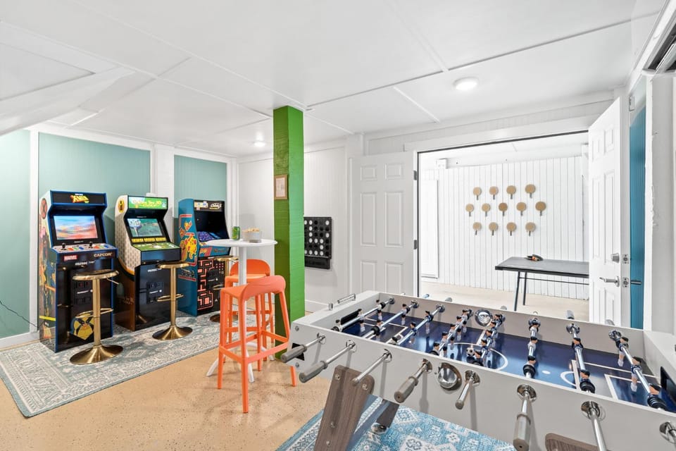 LayLow Oceanview House , Hot Tub, Arcade & Golf House in Oak Island