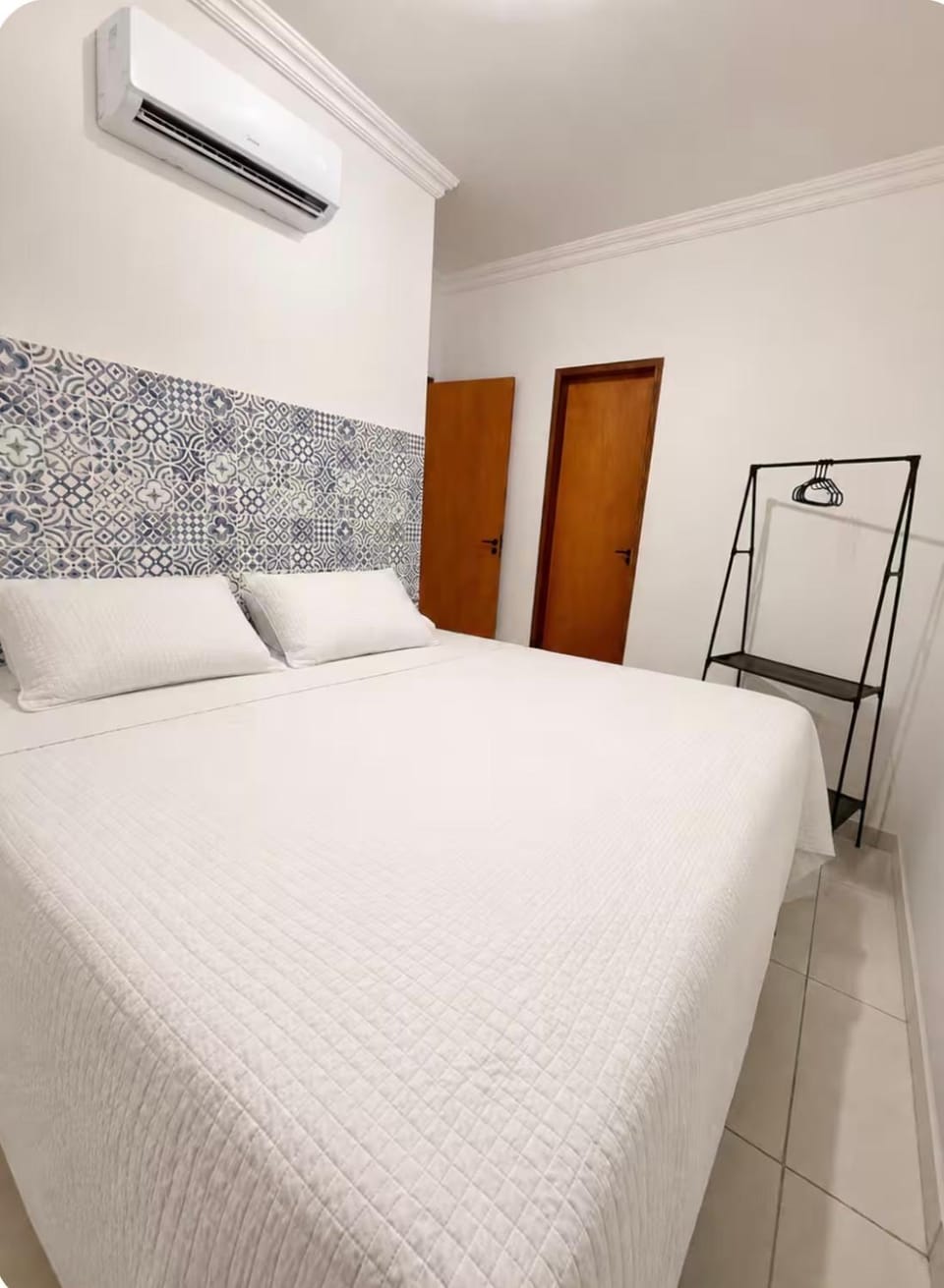 Bed, Photo of the whole room, Bedroom, air conditioner