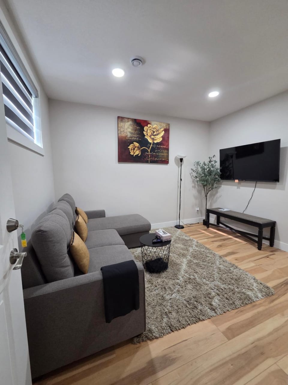 Little Heaven 2BR southwest Calgary House in Calgary