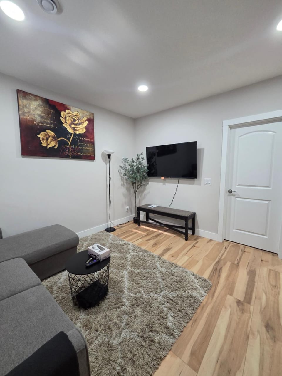 Little Heaven 2BR southwest Calgary House in Calgary