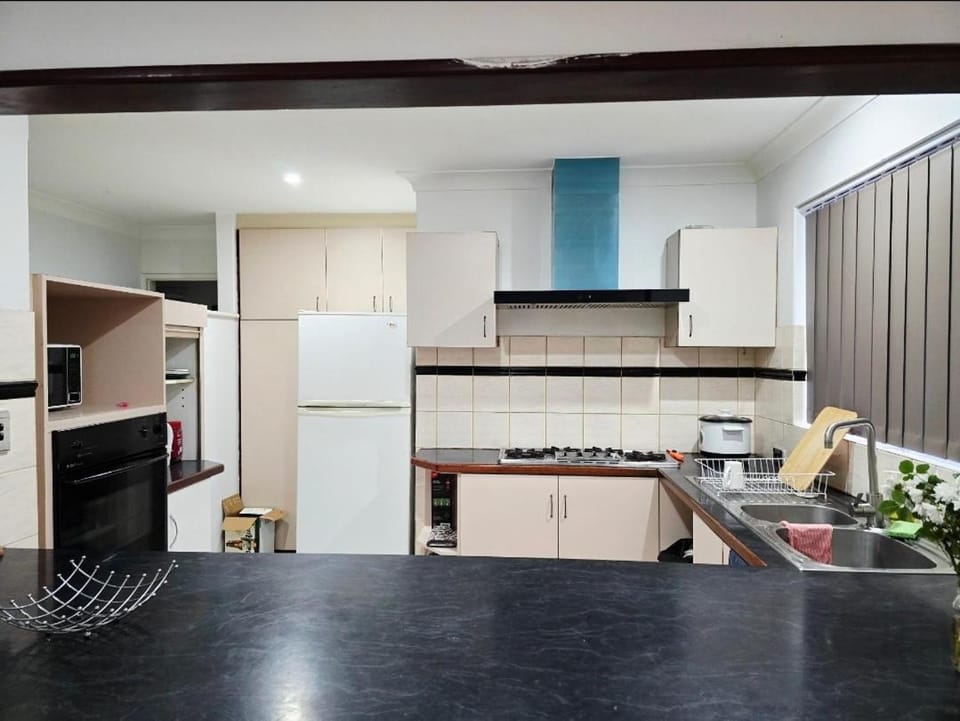 Kitchen or kitchenette, Communal kitchen, kitchen