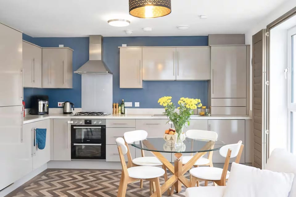 Dining area, kitchen