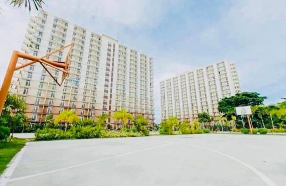 Spacious studio with balcony in Lapulapu Apartment hotel in Lapu-Lapu City