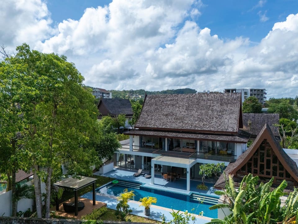 Bang Tao 6-bedroom large private pool modern Balinese style leisure holiday villa BBQ family group the park Villa in Choeng Thale