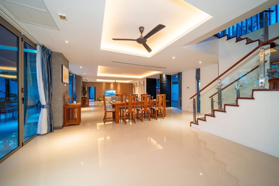 Bang Tao 6-bedroom large private pool modern Balinese style leisure holiday villa BBQ family group the park Villa in Choeng Thale
