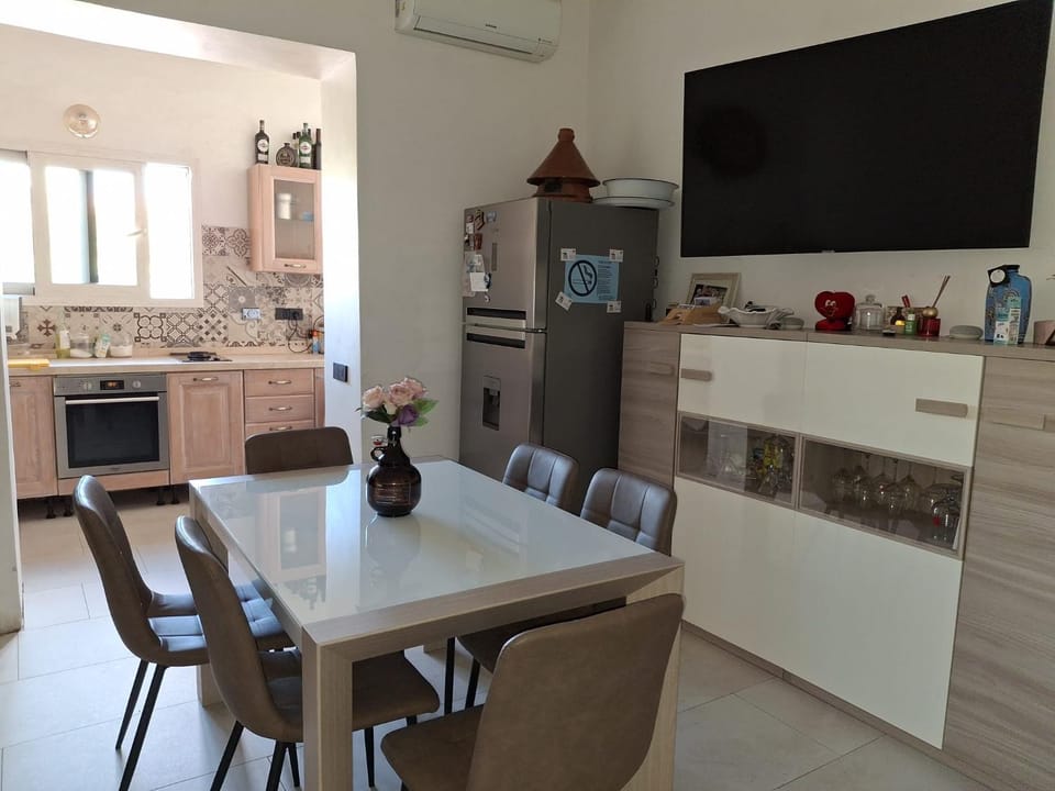 TV and multimedia, Living room, Dining area