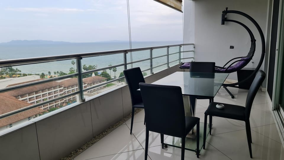 Natural landscape, View (from property/room), Balcony/Terrace, Seating area, Dining area, Mountain view