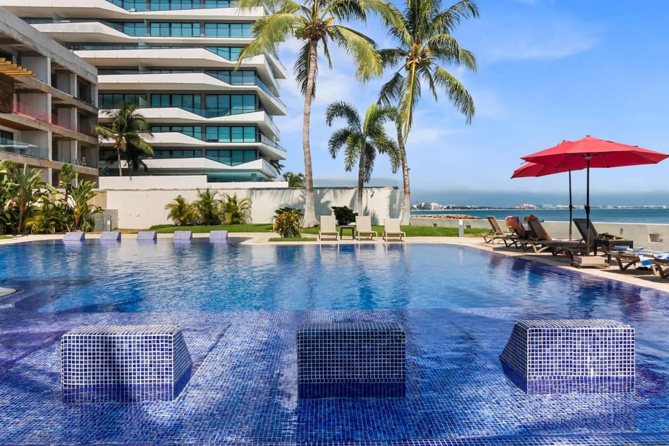 Barlovento Condos - Pools Gym & Oceanfront House in Bucerias