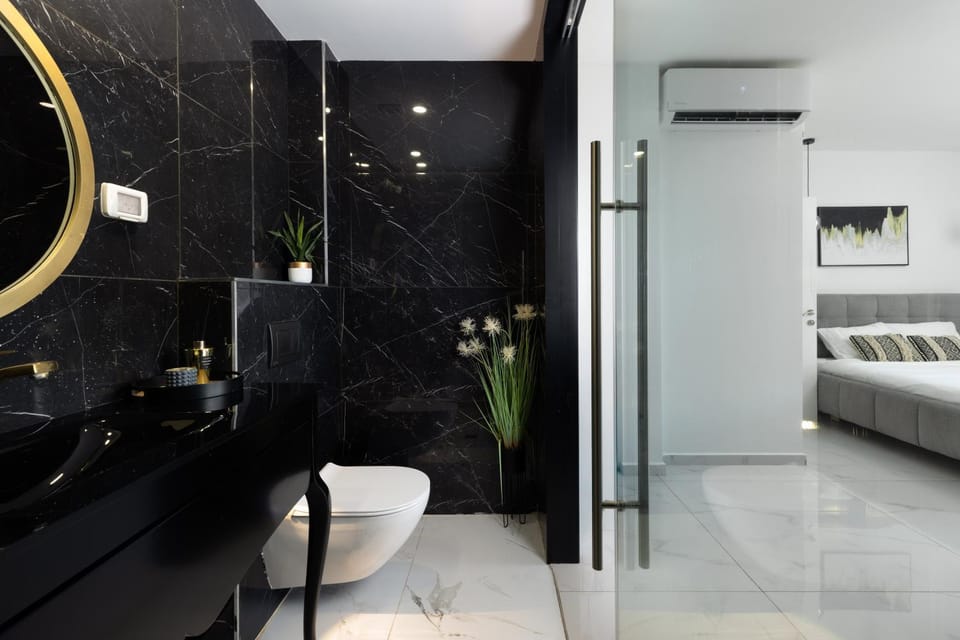 Bed, Bathroom, Bedroom