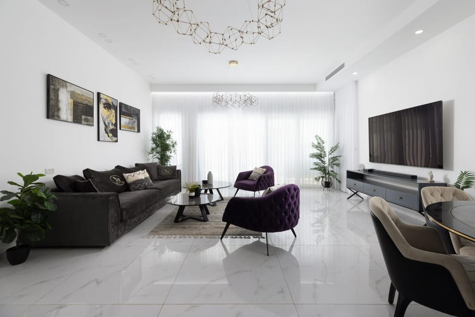 Communal lounge/ TV room, TV and multimedia, Living room, Seating area, Evening entertainment