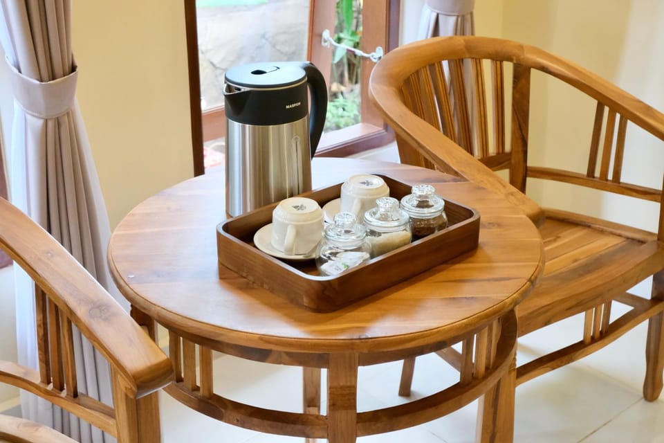 Coffee/tea facilities, Seating area, Dining area