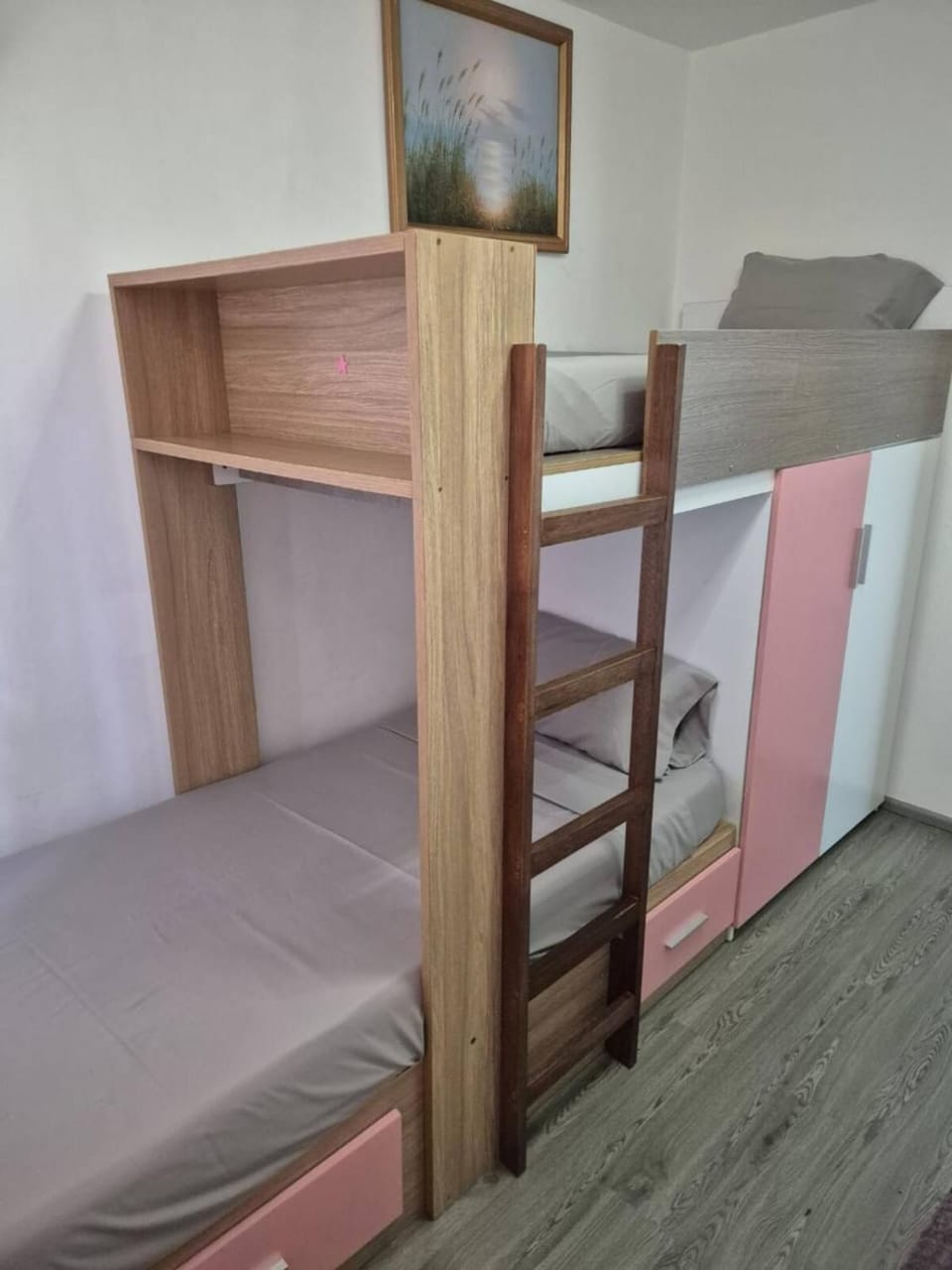 Bedroom, bunk bed