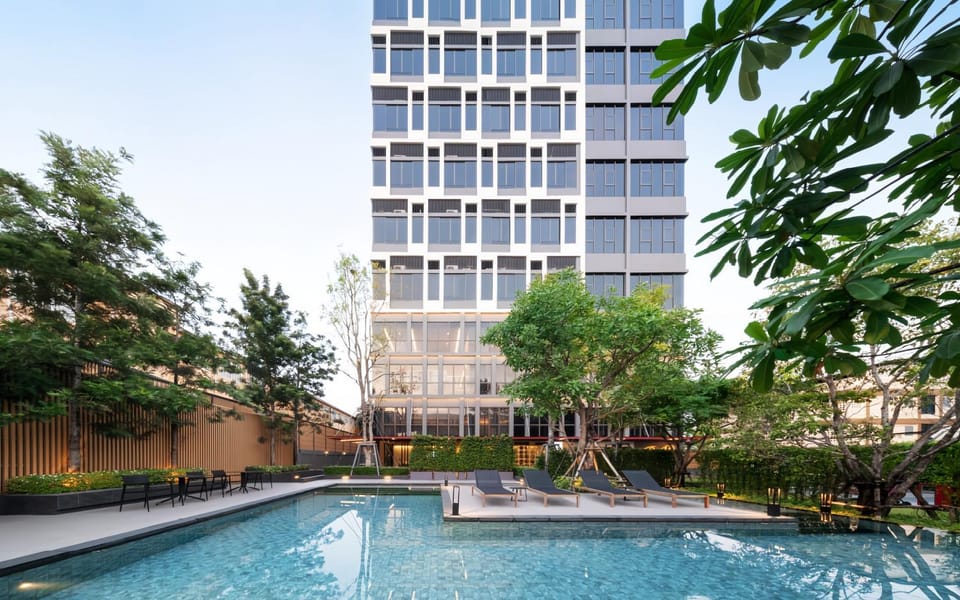 Property building, Swimming pool, Swimming pool, sunbed