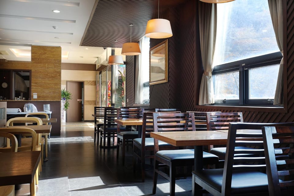 Restaurant/places to eat, Restaurant/places to eat