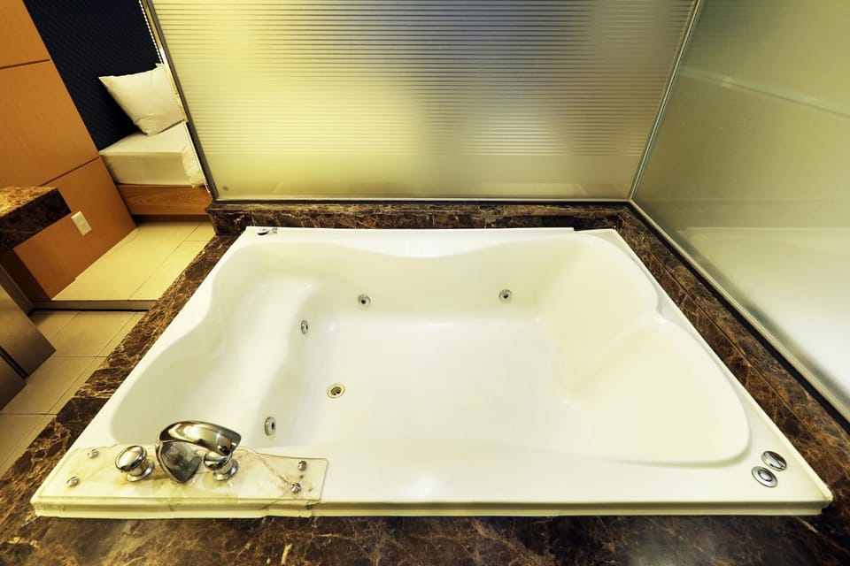 Bathroom, Bath