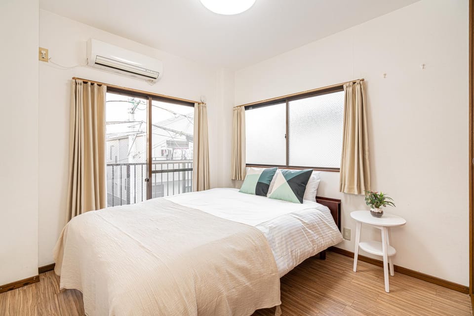 Bed, Photo of the whole room, Bedroom, air conditioner