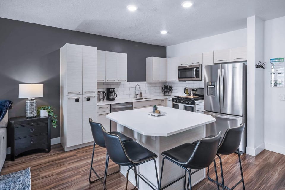 Kitchen or kitchenette, Dining area, dishwasher, oven, stove, toaster